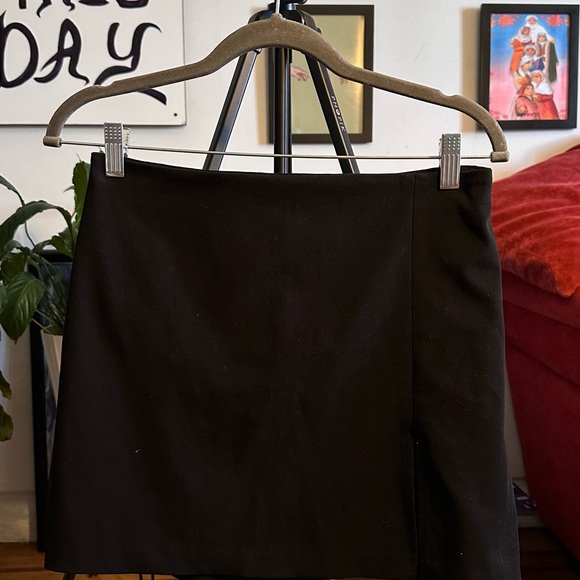 Classic Black Mini Skirt - Picture 3 of 5